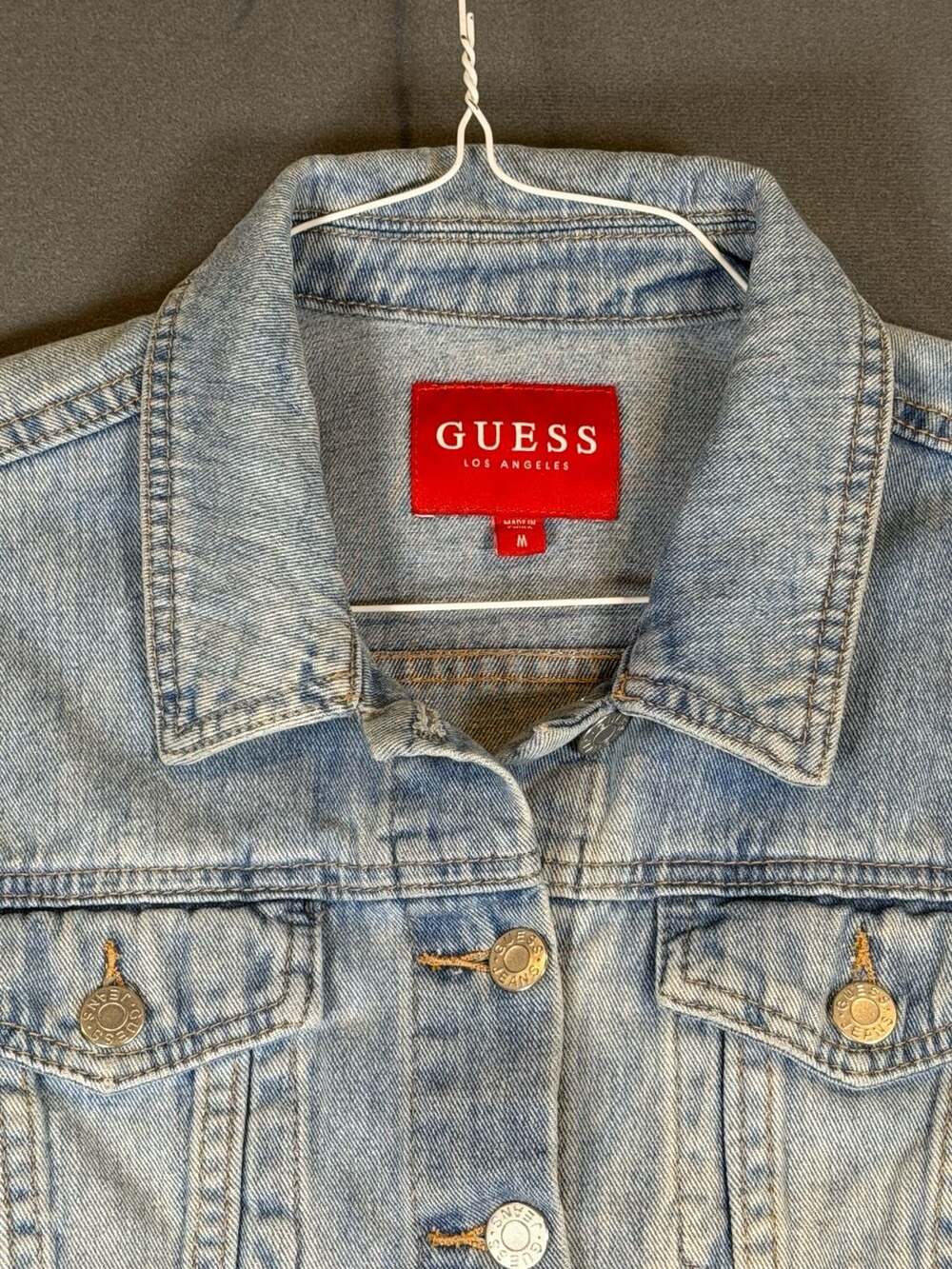 GUESS Cropped Denim Jacket Medium Light Wash Raw Hem Y2K - Picture 6 of 6